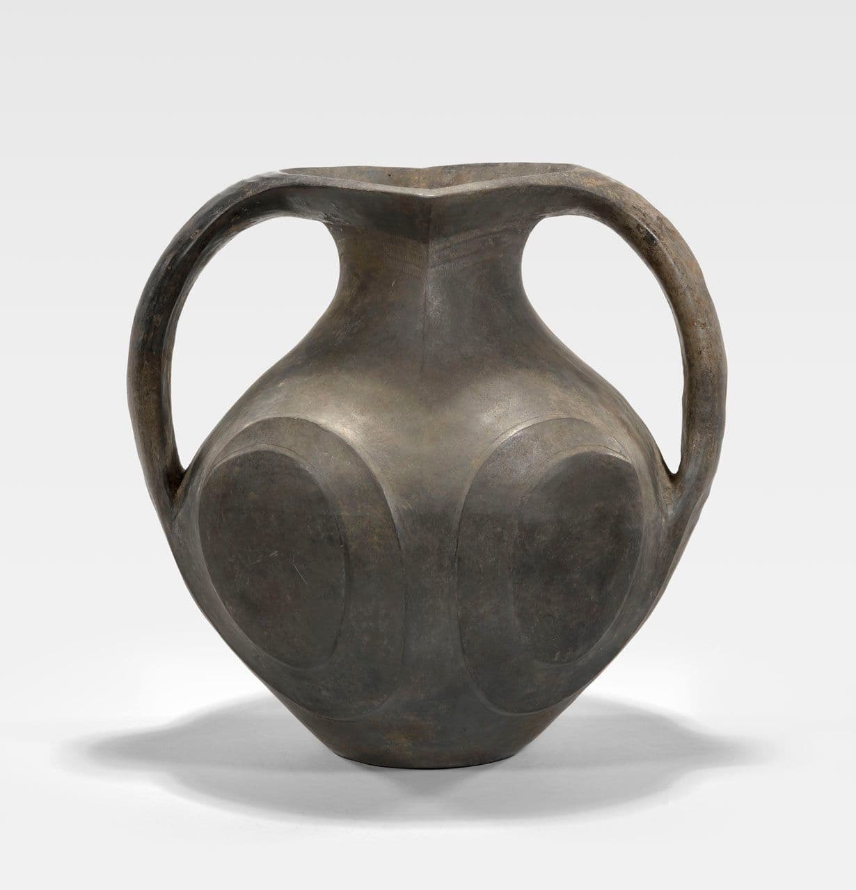Amphora with Two Handles
Chinese (206 BCE–220 CE)
2021.90.1 Amphora with Two Handles
Chinese (206 BCE–220 CE)
2021.90.1